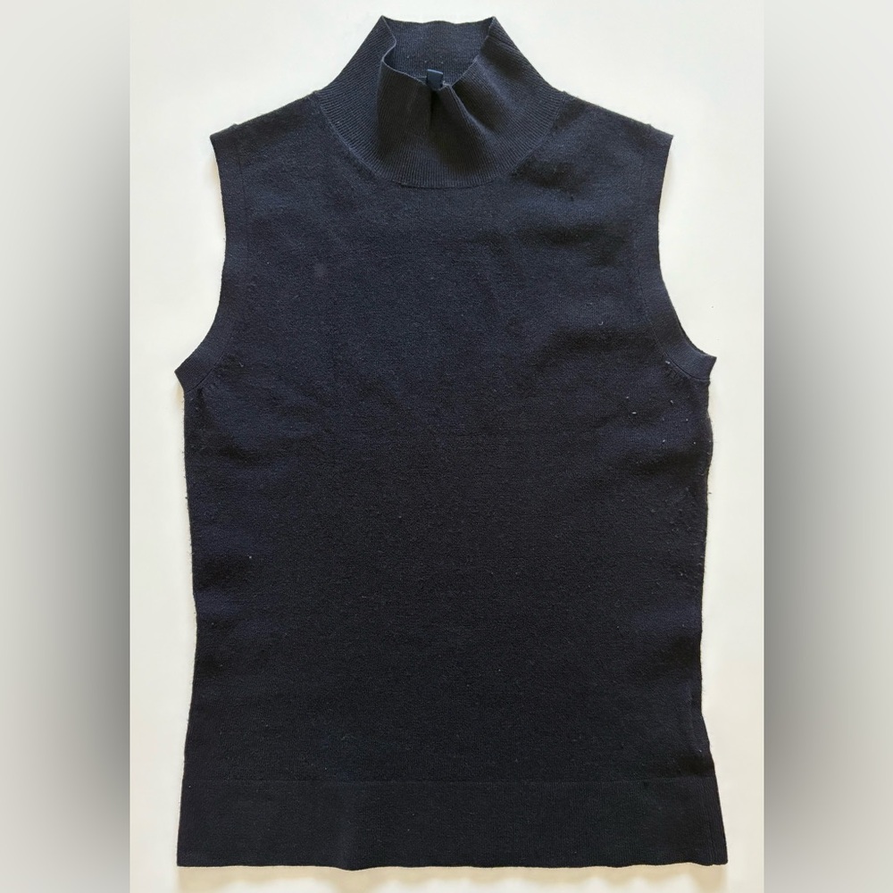 French Connection Woman’s Sleeveless Sweater. Black Woman’s S